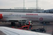 Самолет а/к Denmark на лётном поле в аэропорту города Копенгаген