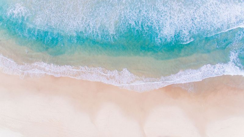 Белоснежный песок на море